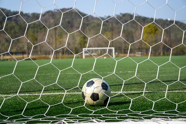 瓜帅：我们要拿98分才能英超夺冠；与摄影师冲突后马上道歉了